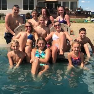 Meet your Posher, Crystal